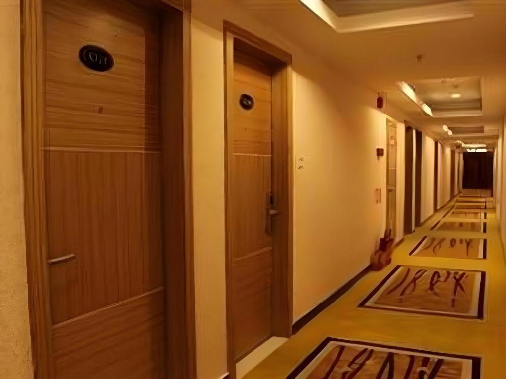 Airport Liwan Hotel Гуанджоу Екстериор снимка