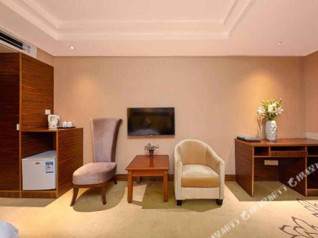 Airport Liwan Hotel Гуанджоу Екстериор снимка