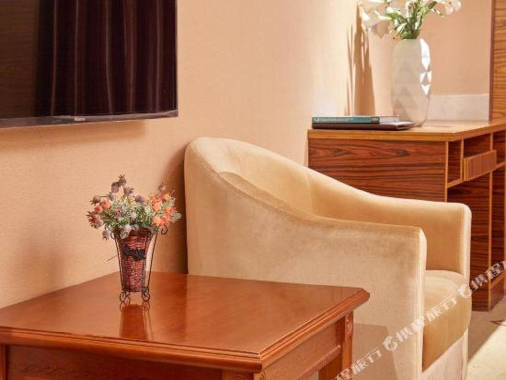 Airport Liwan Hotel Гуанджоу Екстериор снимка