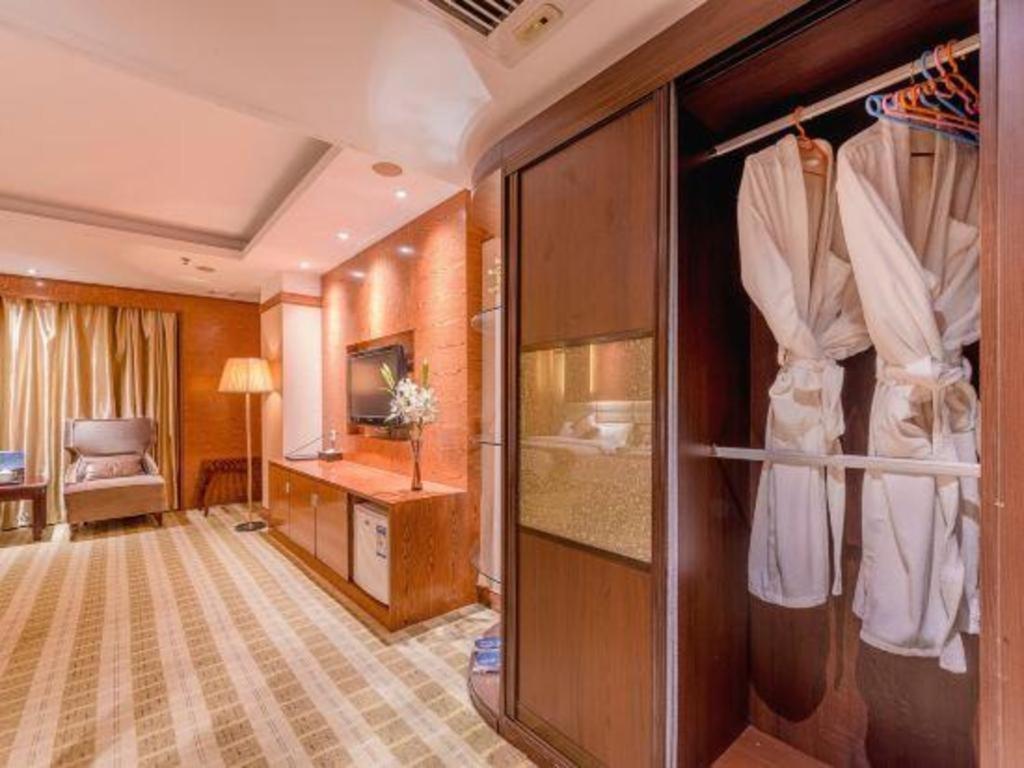 Airport Liwan Hotel Гуанджоу Екстериор снимка