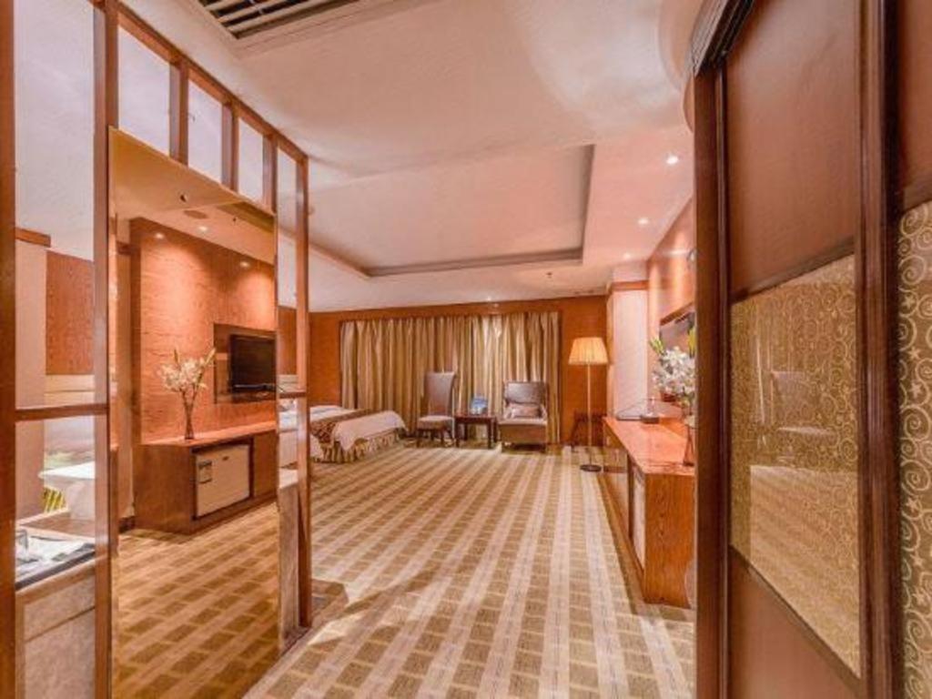 Airport Liwan Hotel Гуанджоу Екстериор снимка