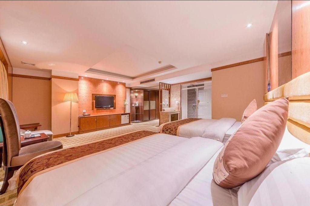 Airport Liwan Hotel Гуанджоу Екстериор снимка