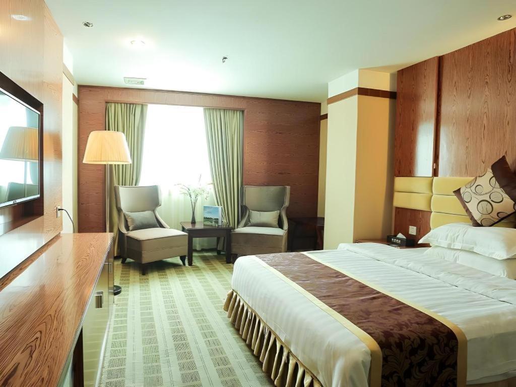 Airport Liwan Hotel Гуанджоу Екстериор снимка