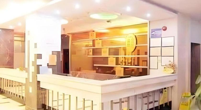 Airport Liwan Hotel Гуанджоу Екстериор снимка