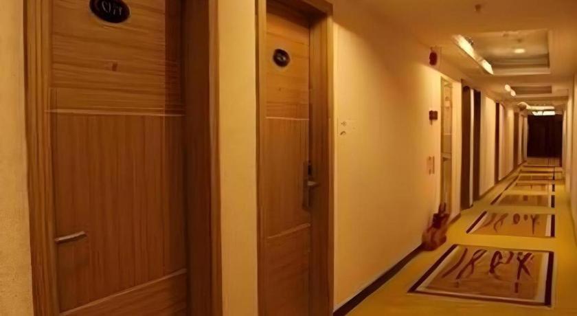 Airport Liwan Hotel Гуанджоу Екстериор снимка
